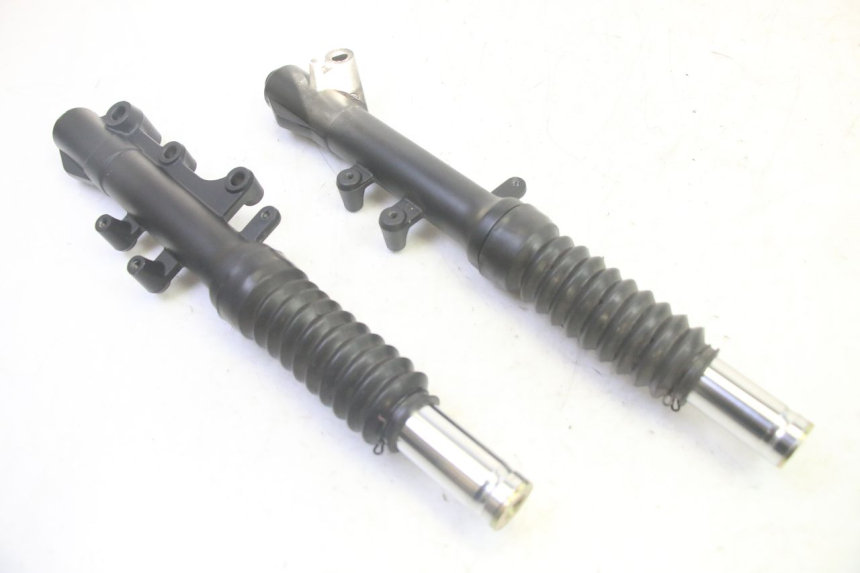 photo de FORKS LEG JM MOTORS SANTANA EVO 50 (2024 - 2026) - Technical close-up