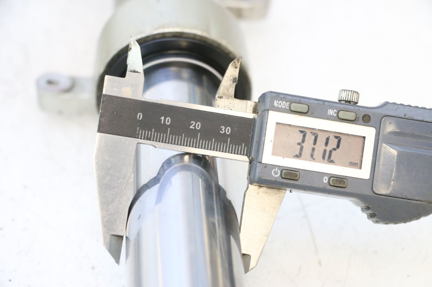 photo de FORKS LEG PEUGEOT SATELIS 125 (2006 - 2009) - Component detail