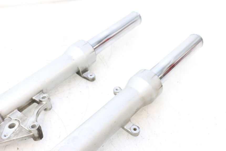 photo de FORKS LEG PEUGEOT SATELIS 125 (2013 - 2018) - Alternative perspective