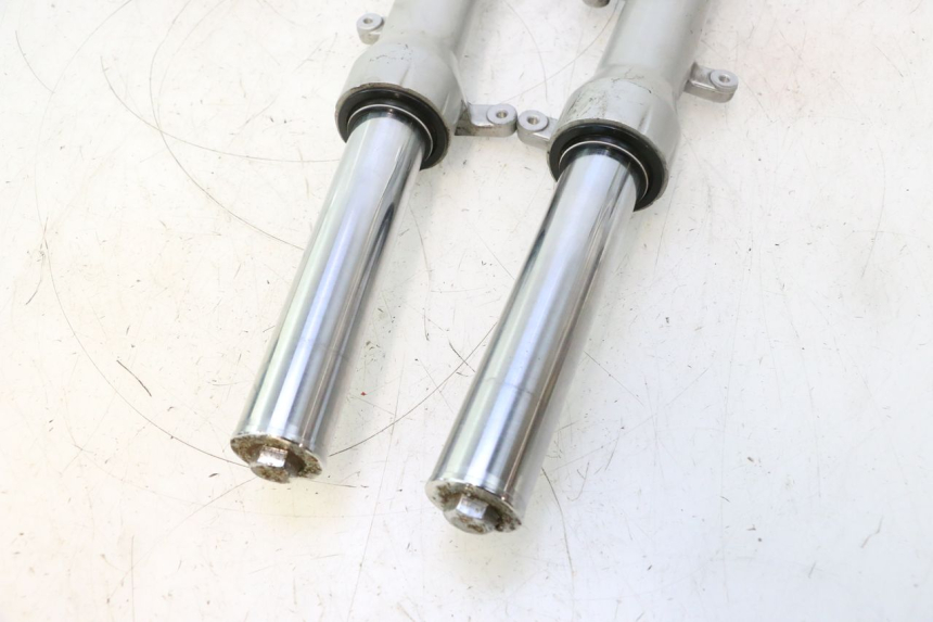 photo de FORKS LEG PEUGEOT SATELIS 125 (2013 - 2018) - Alternative perspective