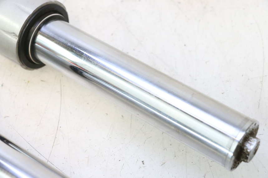 photo de FORKS LEG PEUGEOT SATELIS 125 (2013 - 2018) - Fixing points details