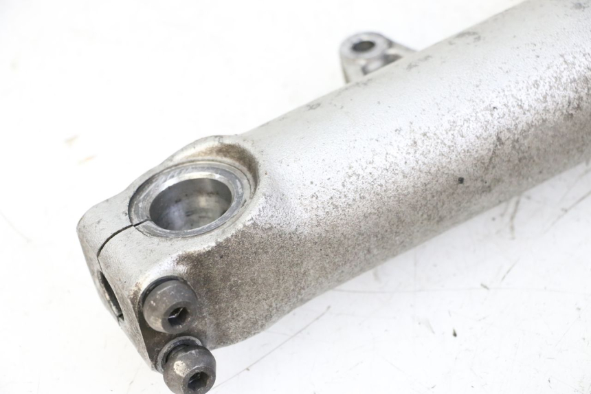 photo de FORKS LEG HONDA ST PAN EUROPEAN 1300 (2002 - 2013) - Fixing points details