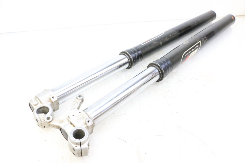 photo de FORKS LEG KTM SUPERENDURO R 950 (2005 - 2009) - Focus on structure