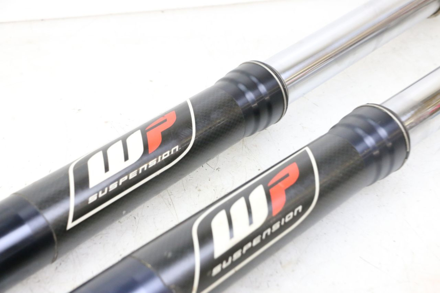 photo de FORKS LEG KTM SUPERENDURO R 950 (2005 - 2009) - Fixing points details