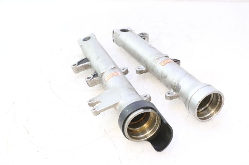 photo de FORKS LEG HONDA VFR FI RC46 800 (1998 - 2001) - Fixing points details