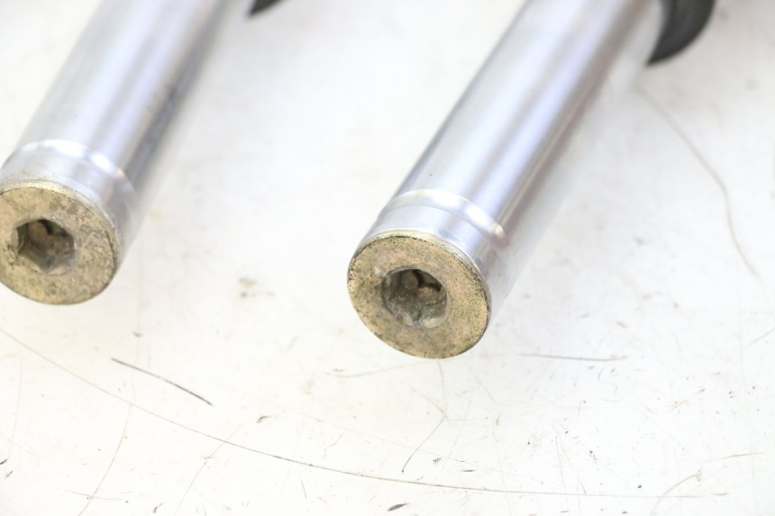 photo de FORKS LEG PEUGEOT VIVACITY NEW 4T 50 (2008 - 2017) - Fixing points details