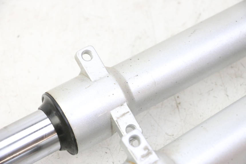 photo de FORKS LEG PEUGEOT VIVACITY NEW 4T 50 (2008 - 2017) - Surface and material condition