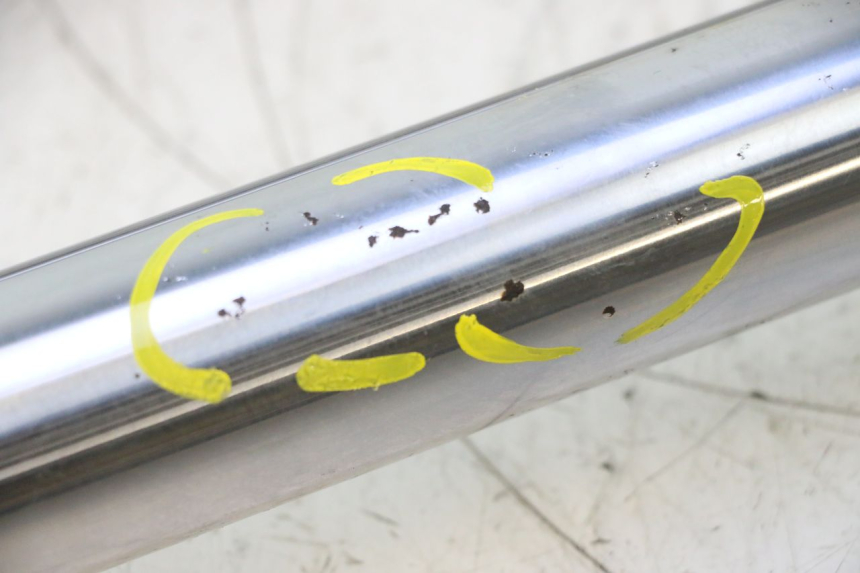 photo de FORKS LEG DAELIM VJ ROADWIN 125 (2004 - 2007) - Detailed visual inspection
