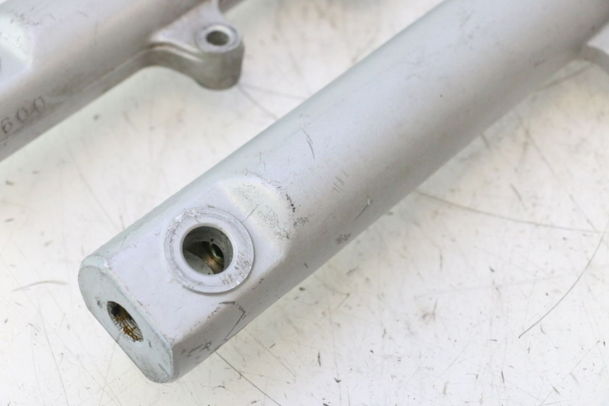 photo de FORKS LEG DAELIM VJ ROADWIN 125 (2004 - 2007) - Zoom on usage condition