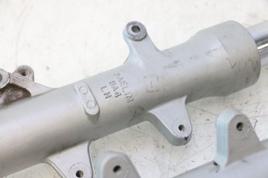 photo de FORKS LEG DAELIM VJ ROADWIN 125 (2004 - 2007) - Checked used part