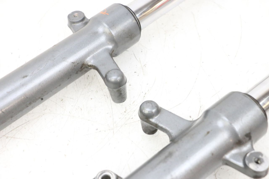 photo de FORK TUBE YAMAHA XMAX X-MAX 125 (2006 - 2009) - High-resolution close-up