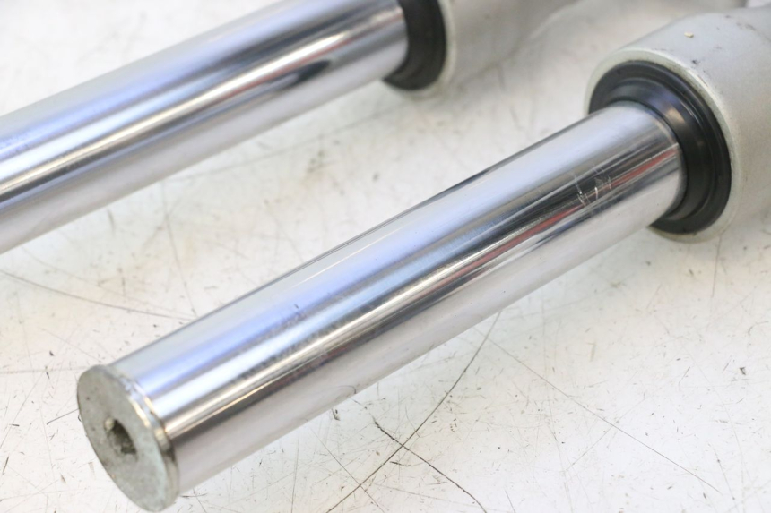 photo de FORKS LEG PIAGGIO X9 EVOLUTION 125 (2003 - 2007) - Fixing points details