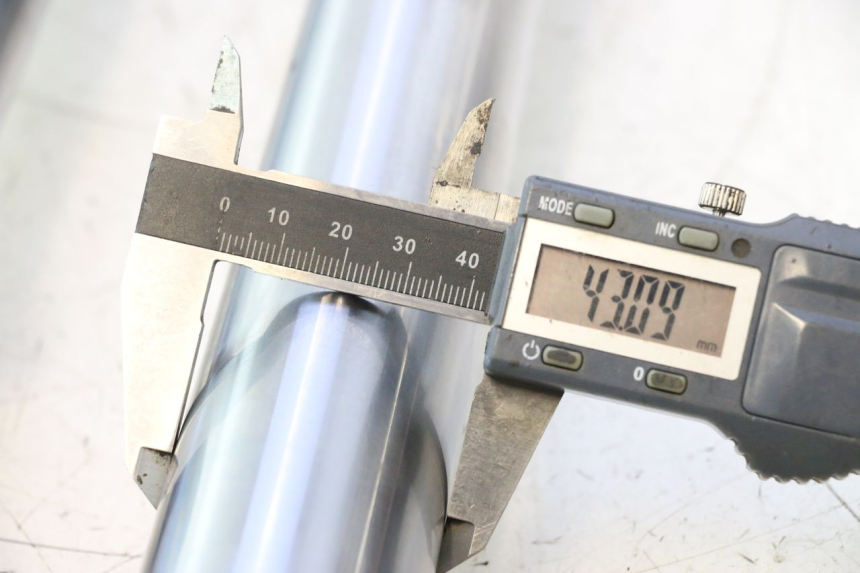 photo de FORKS LEG YAMAHA XJR 1300 (1998 - 2002) - Distinctive features