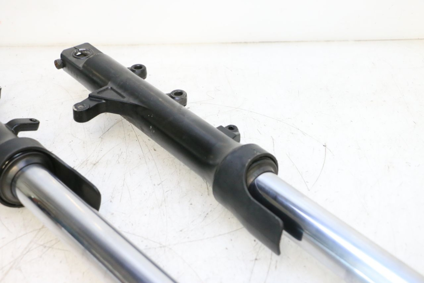 photo de FORKS LEG YAMAHA XP T-MAX ABS 500 (2005 - 2005) - Fixing points details
