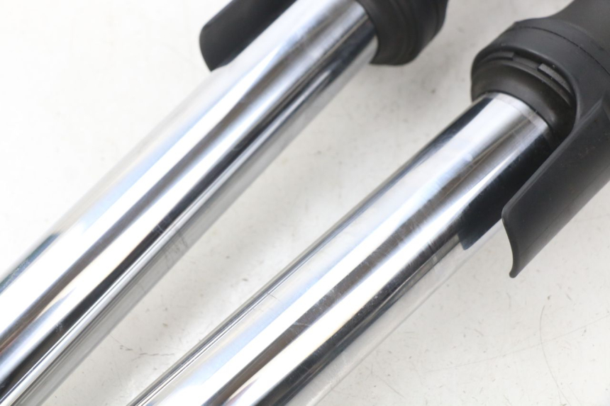 photo de FORKS LEG YAMAHA XP T-MAX TMAX 500 (2008 - 2012) - Fixing points details