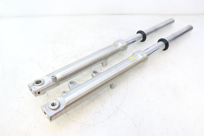photo de FORKS LEG YAMAHA XV VIRAGO 535 (1988 - 2004) - Fixing points details