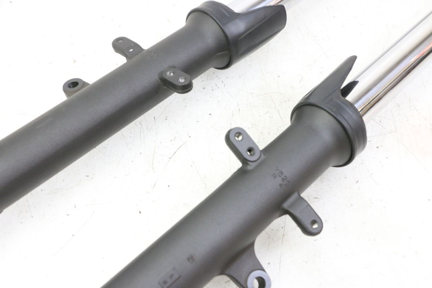 photo de FORKS LEG YAMAHA TRACER 7 700 (2020 - 2024) - Technical close-up