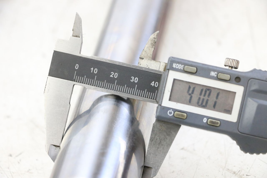 photo de FORKS LEG YAMAHA XVS DRAG STAR DRAGSTAR 650 (1997 - 2007) - Zoom on usage condition