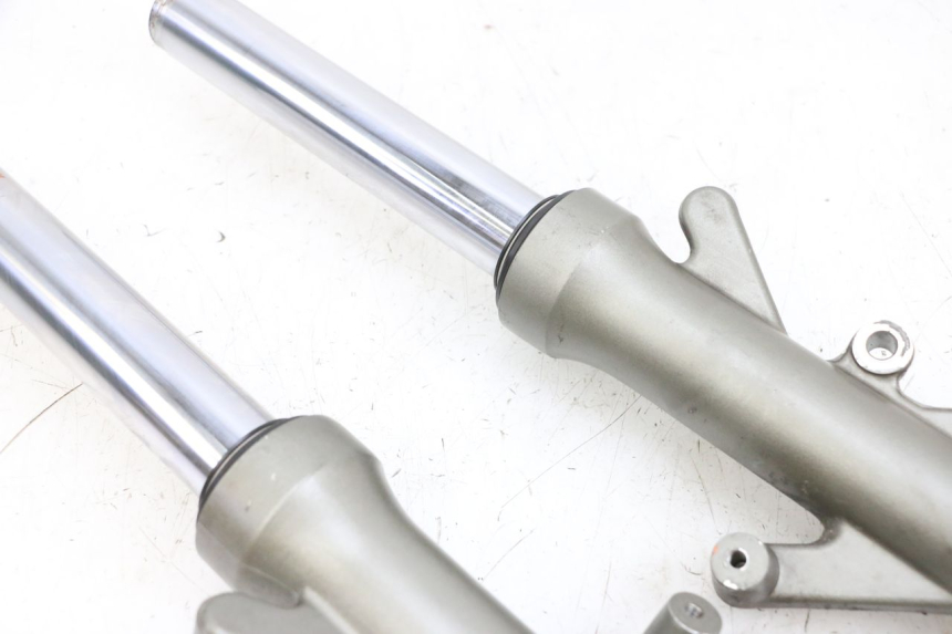 photo de FORKS LEG YAMAHA YP MAJESTY 125 (2002 - 2006) - Component zoom