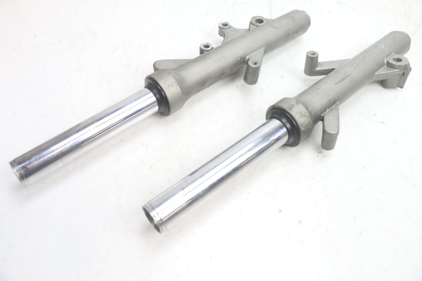 photo de FORKS LEG YAMAHA YP MAJESTY 125 (1998 - 2001) - Fixing points details
