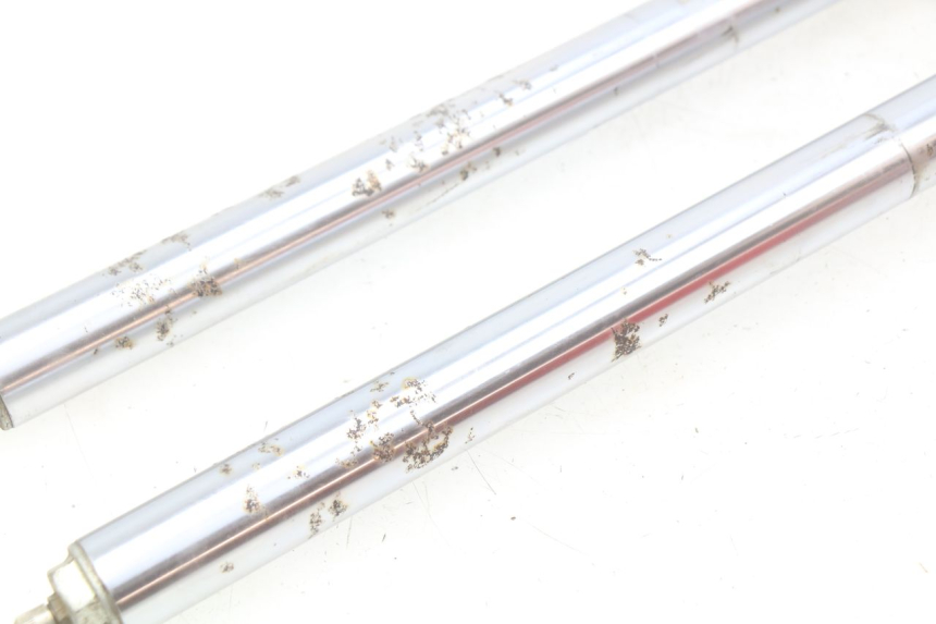 photo de FORK TUBE YAMAHA YZ 80 (1982 - 1983) - Additional view of the item