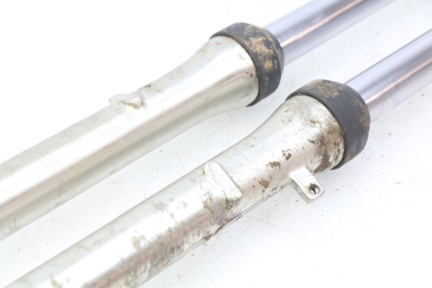 photo de FORK TUBE YAMAHA YZ 80 (1982 - 1983) - High-resolution close-up