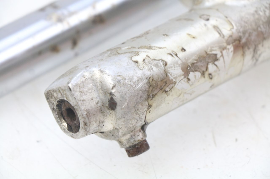 photo de FORK TUBE YAMAHA YZ 80 (1982 - 1983) - Alternative perspective