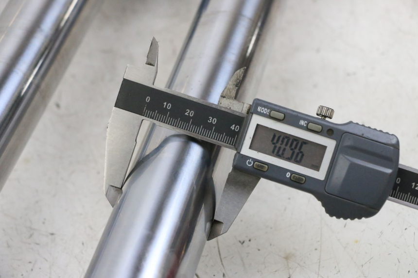 photo de FORKS LEG KAWASAKI ZR 7 750 (1999 - 2004) - Zoom on usage condition