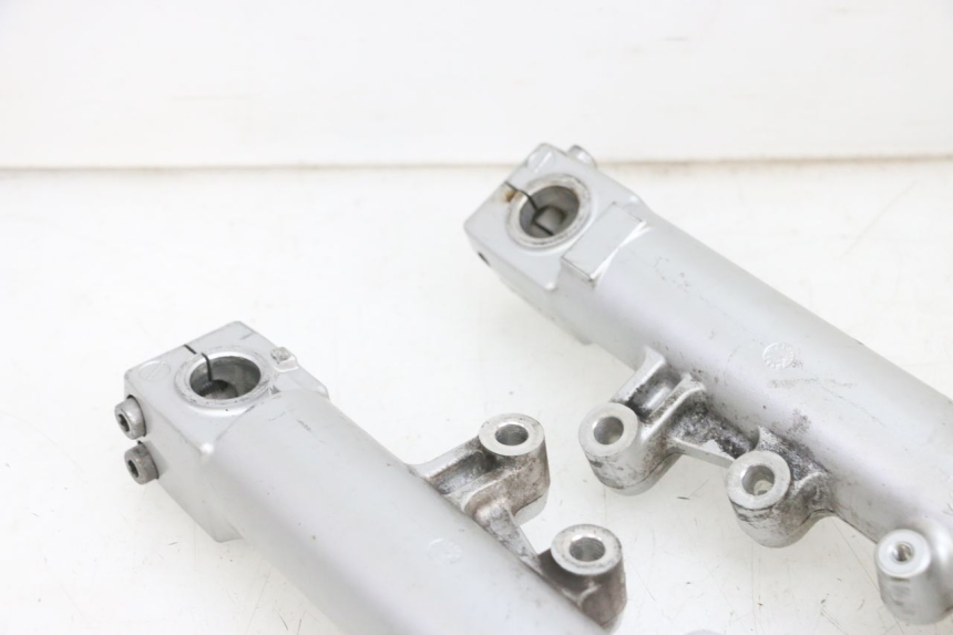 photo de FORKS LEG KAWASAKI ZR 7 750 (1999 - 2004) - Fixing points details