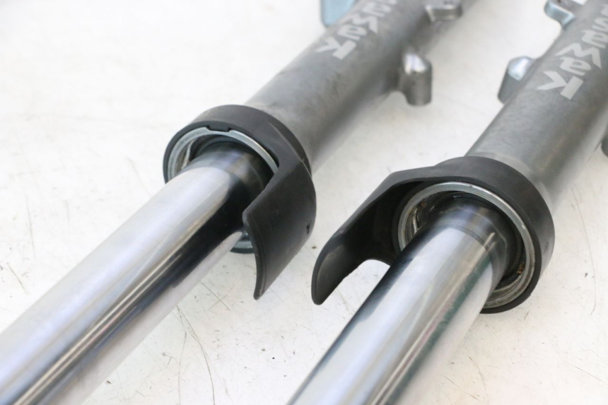photo de FORKS LEG KAWASAKI ZZR 600 (1995 - 2004) - Additional view of the item