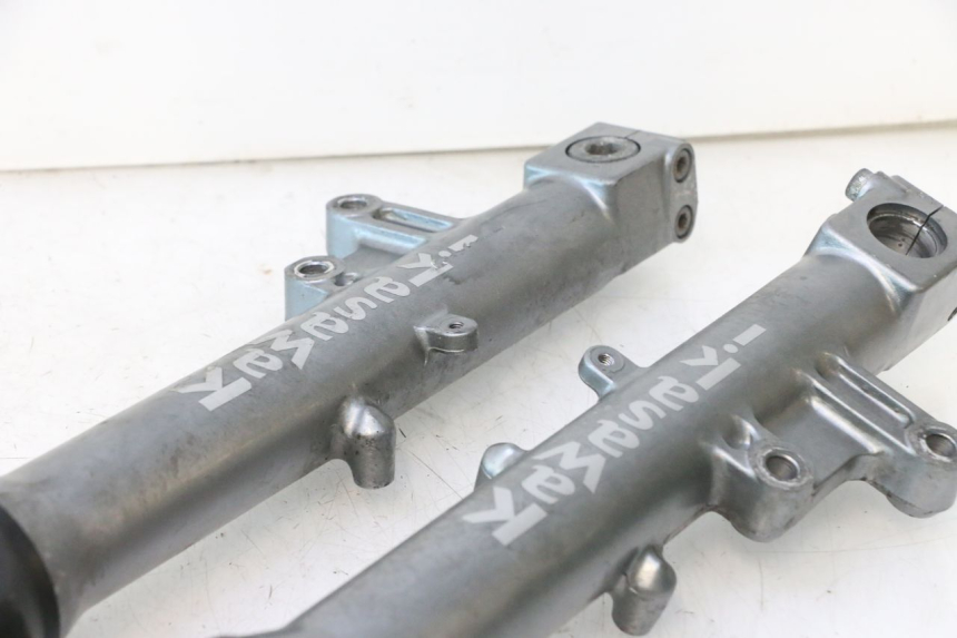 photo de FORKS LEG KAWASAKI ZZR 600 (1995 - 2004) - Distinctive features