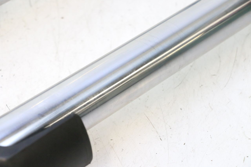 photo de FORKS LEG KAWASAKI ZZR 600 (1995 - 2004) - Fixing points details