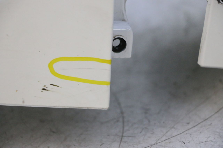 photo de FRONT FENDER PEUGEOT KISBEE 2T 50 (2010 - 2017) - Fixing points details