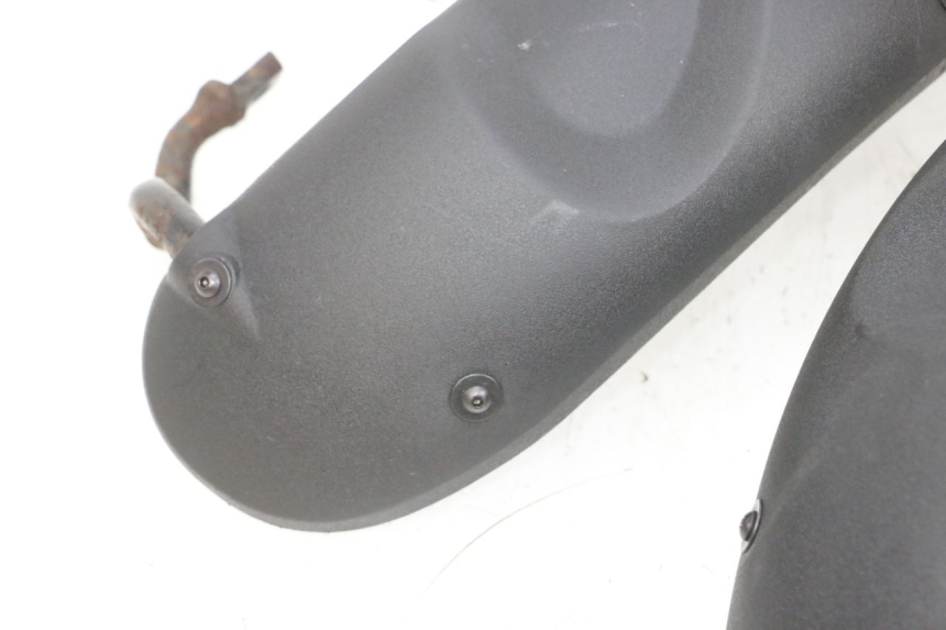 photo de FRONT FENDER PIAGGIO MP3 RL 250 (2006 - 2010) - High-resolution close-up