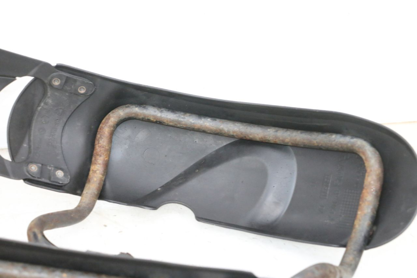 photo de FRONT FENDER PIAGGIO MP3 RL 250 (2006 - 2010) - Technical close-up