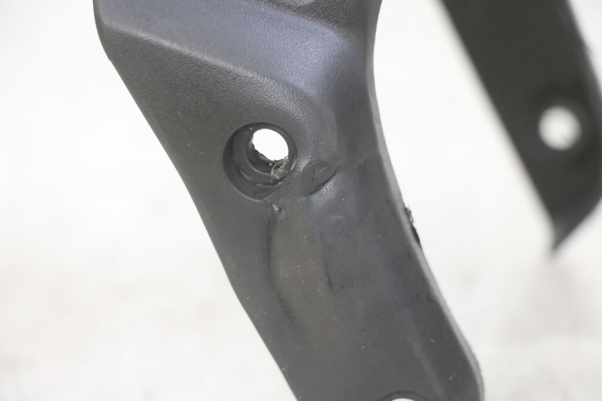 photo de FRONT FENDER PIAGGIO NEW TYPHOON 50 (2018 - 2021) - Fixing points details