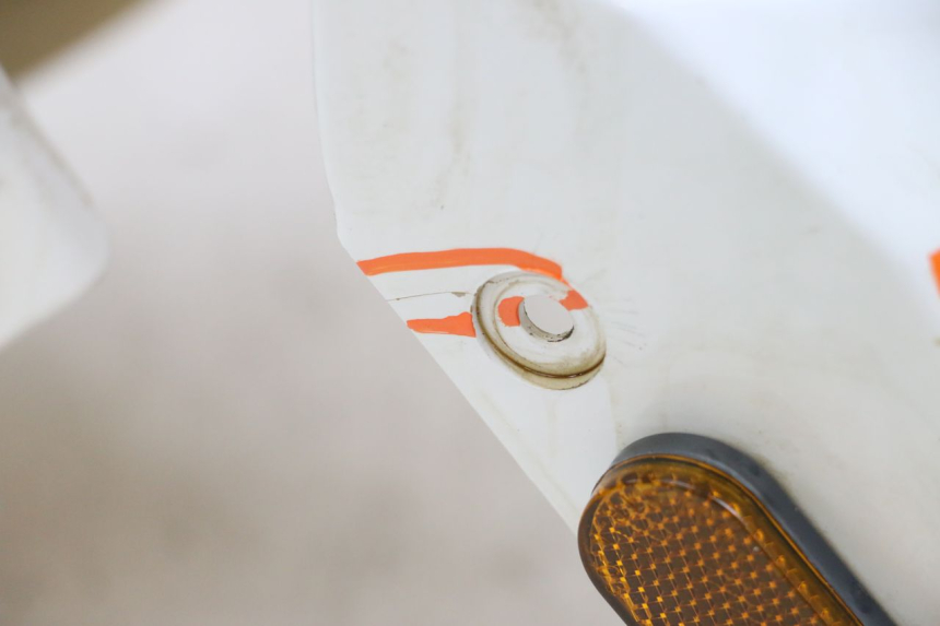 photo de Front fender EUROCKA R8 4T 50 (2013 - 2022) - Fixing points details