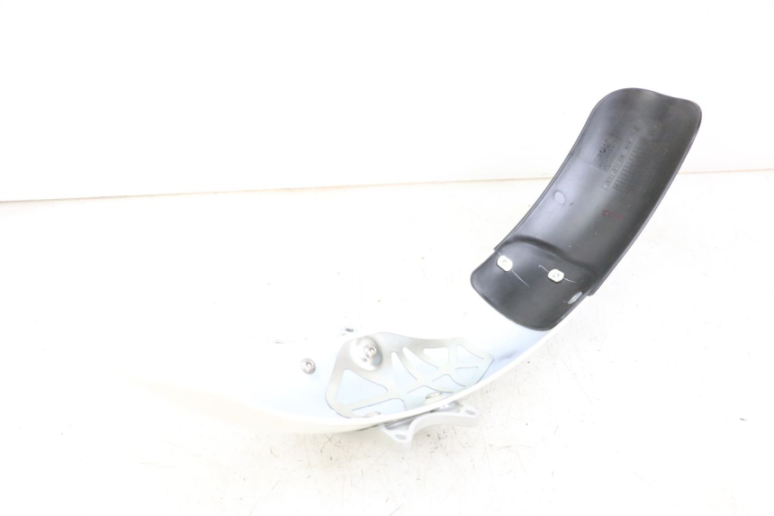 photo de FRONT FENDER ROYAL ENFIELD CONTINENTAL GT 650 (2019 - 2024) - Fixing points details