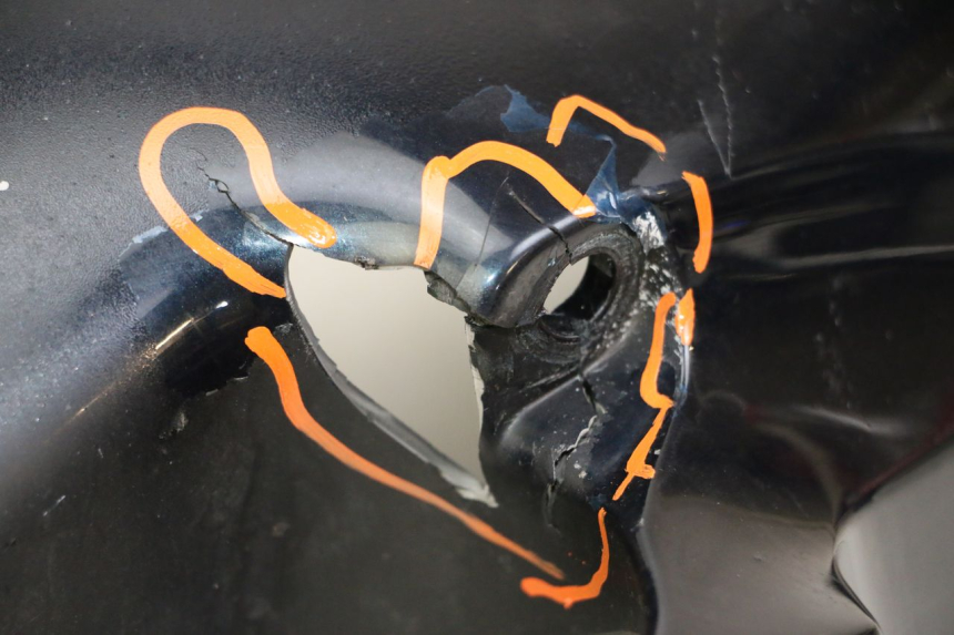 photo de FRONT FENDER HONDA ST PAN EUROPEAN 1300 (2002 - 2013) - Additional view of the item