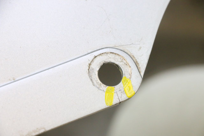 photo de FRONT FENDER YAMAHA XJR 1300 (1998 - 2002) - Surface and material condition