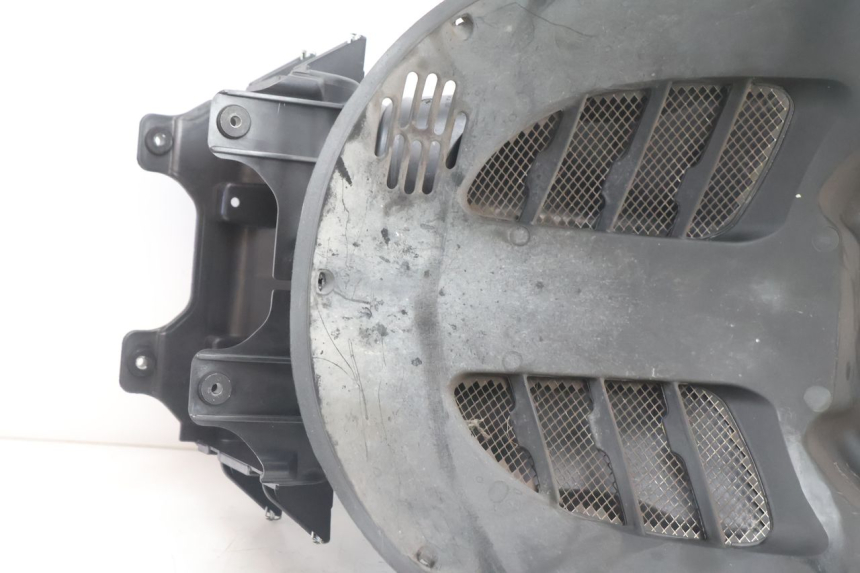 photo de RADIATOR COVER APRILIA ATLANTIC S 125 (2010 - 2013) - Component detail