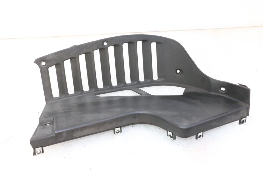 photo de RIGHT RADIATOR COVER QUADRO 4 4D 350 (2015 - 2018) - Component detail