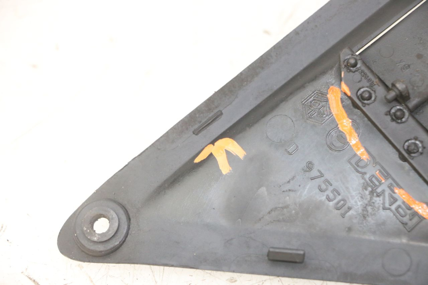 photo de RIGHT RADIATOR COVER GILERA NEXUS 125 (2009 - 2013) - Alternative perspective