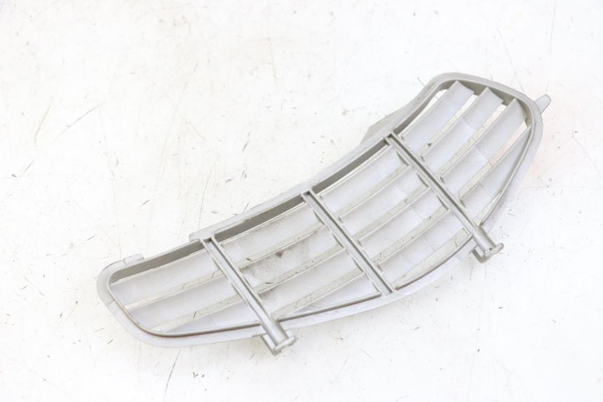 photo de RIGHT RADIATOR COVER PIAGGIO VESPA GRANTURISMO 200 (2004 - 2005) - Zoom on usage condition