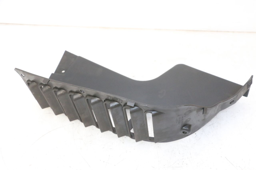 photo de LEFT RADIATOR COVER QUADRO 4 4D 350 (2015 - 2018) - Surface and material condition