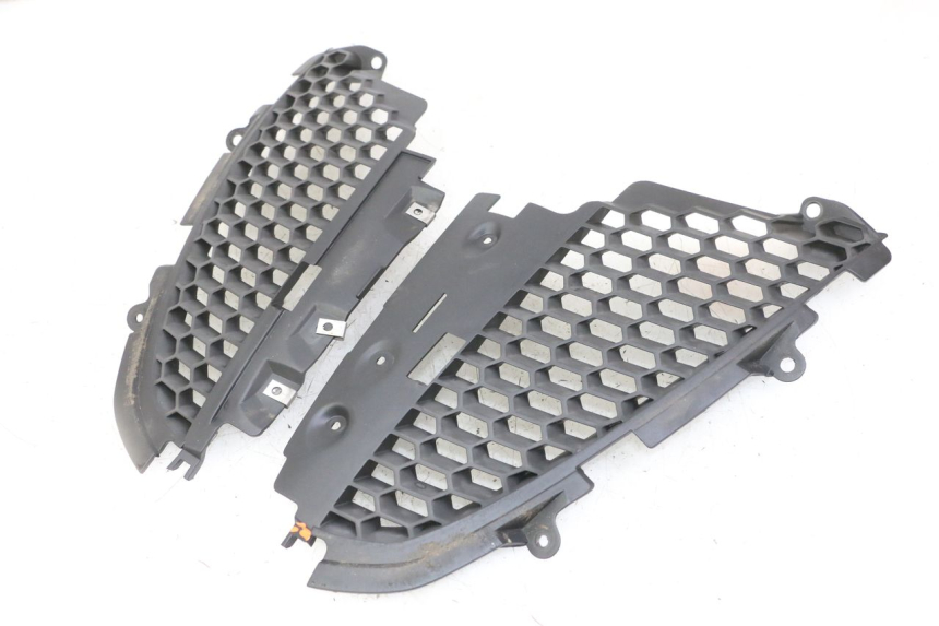 photo de RADIATOR COVER PIAGGIO IE MP3 YOURBAN 300 (2011 - 2016) - Product overview