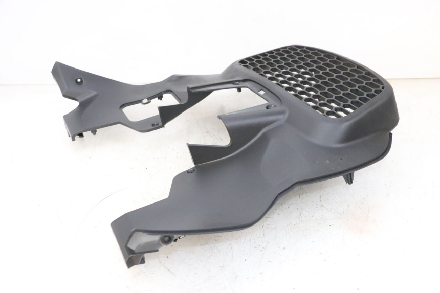 photo de RADIATOR COVER PIAGGIO MP3 HPE 300 (2019 - 2026) - Fixing points details