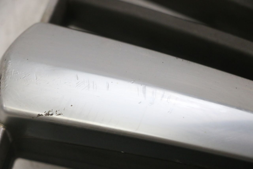 photo de RADIATOR GRILLE PIAGGIO MP3 LT 400 (2007 - 2012) - Zoom on usage condition