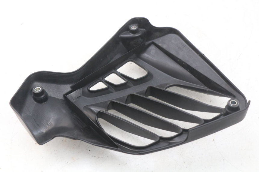 photo de RADIATOR COVER MBK MW TRYPTIK 125 (2017 - 2022) - Zoom on usage condition