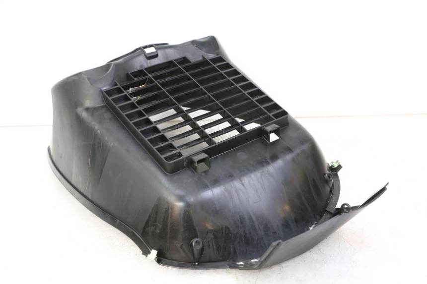 photo de RADIATOR GRILLE PEUGEOT SATELIS COMPRESSOR K15 125 (2006 - 2009) - Alternative perspective